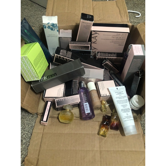 Mary Kay bundle lot - Picture 1 of 3